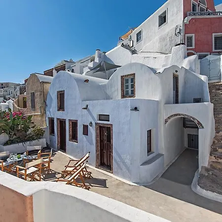 Opuntia Traditional Cave House * Oia (Santorini)